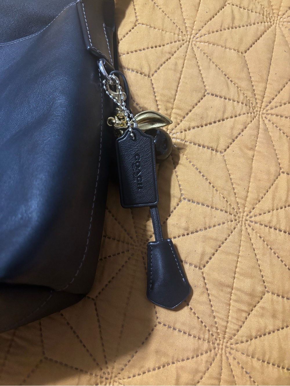 Coach Black Leather Ludlow Messenger Bag. - Picture 4 of 6